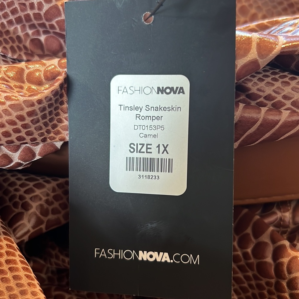 Fashion Nova Tinsley Faux Snakeskin Romper sz 1X in Camel NWT - Picture 8 of 8